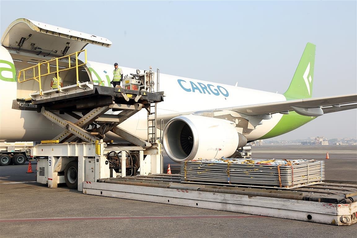 In FY 2023-2024, AAHL's cargo operations were predominantly international – 65 per cent of the cargo managed was international. This showcases AAHL's efficiency in managing worldwide operations while maintaining a robust domestic presence. 